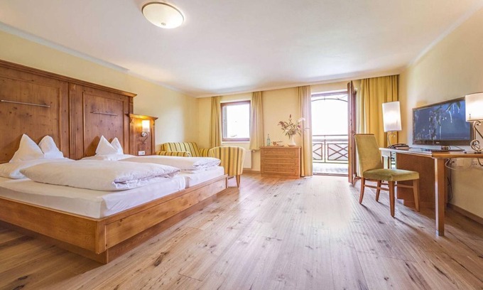 Pertisau House | Double room "Rotkehlchen" with pampering board 7 - Hotel der Wiesenhof