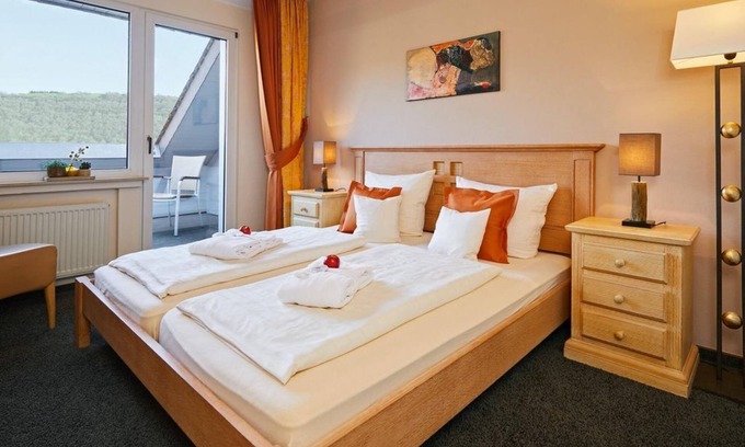 Meerfeld House | Double room "Maarblick" shower/WC/balcony - NaturPurHotel Maarblick