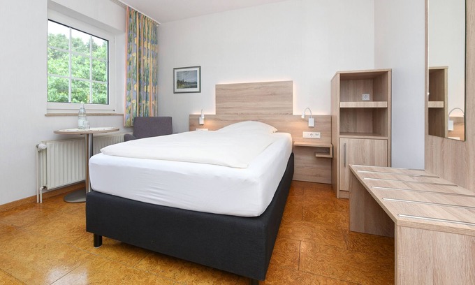 Esens Cottage | Double room non-smoking category I - Double room in the Hotel-Pension