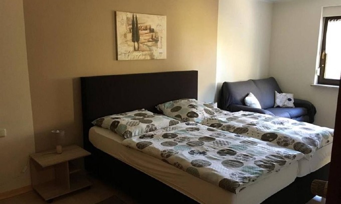 Schweich House | Double room shower/WC, sep. Bedroom - Hotel Leinenhof