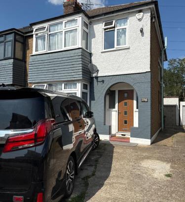 Stonecot House | Double Room studio For Guest in Sutton