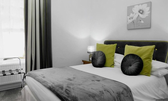 Mumbles Bed & Breakfast | Double Superior Room Ensuite@Norton House Hotel