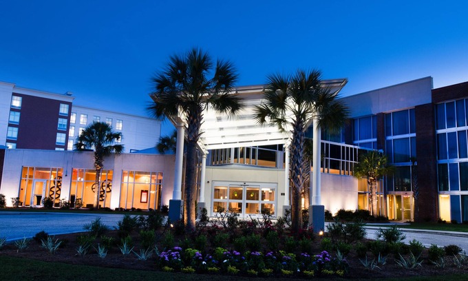 North Charleston Hotel | DoubleTree by Hilton Hotel & Suites Charleston Airport