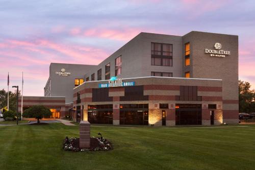 Windsor Locks Hotel | DoubleTree by Hilton Bradley International Airport