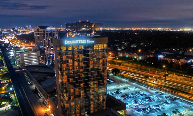 Dallas Hotel | DoubleTree by Hilton Dallas - Campbell Centre