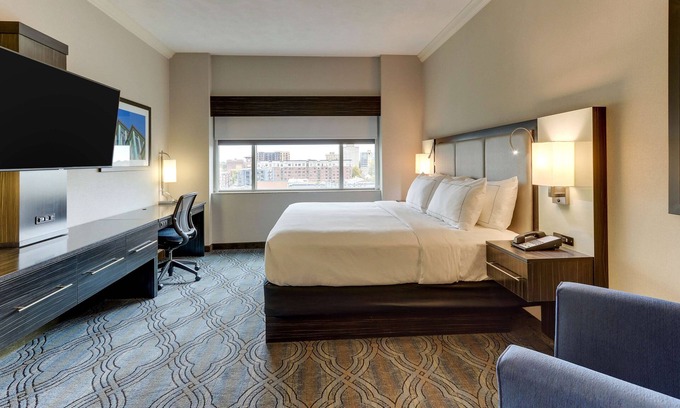 Central West End Hotel | DoubleTree by Hilton St. Louis Forest Park