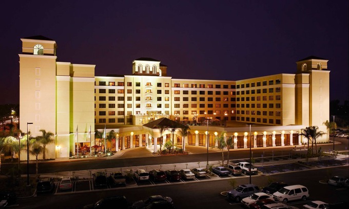 Anaheim Resort Hotel | DoubleTree Suites by Hilton Anaheim Rsrt - Conv Cntr