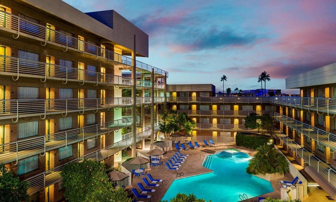 Phoenix Hotel | DoubleTree Suites by Hilton Phoenix
