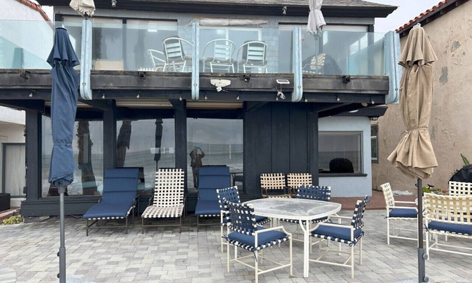 Capistrano Beach Apartment | Downstairs Beachhouse · Dana Point Beach House -Whale Rock House