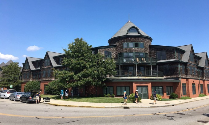 The Point Condo | Downtown area, (Longwharf, Newport Onshore, and more)