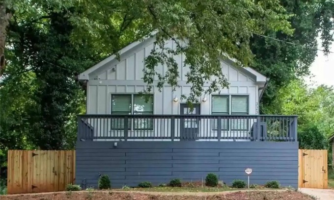 West End House | Downtown Atlanta - West End Modern 3 bedroom/2 bath Bungalow