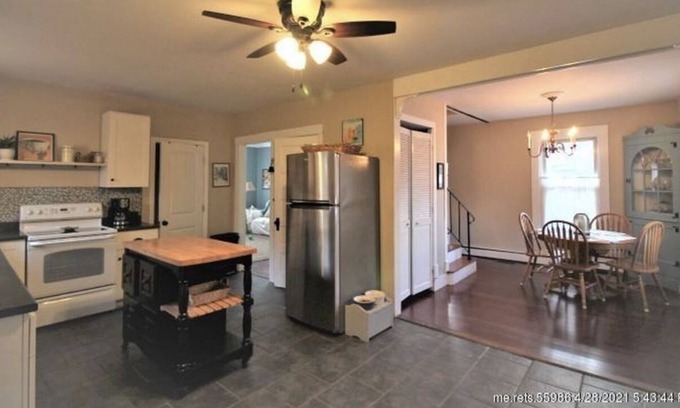 Auburn House | Downtown Auburn Oasis Huge Fenced in Backyard screened in porch