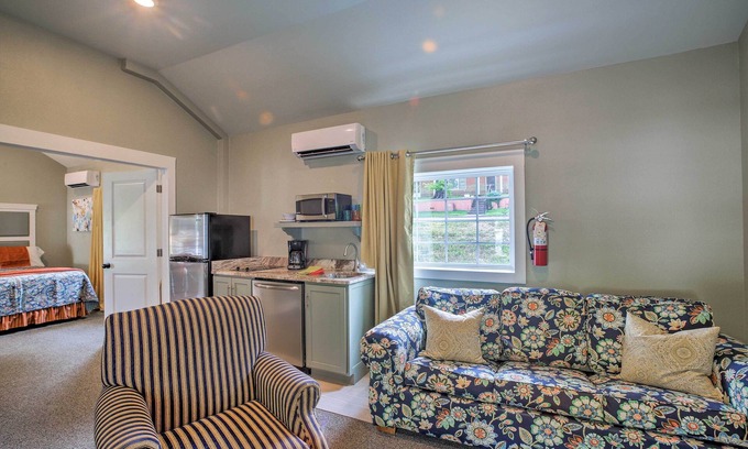 Downtown Branson Cottage | Downtown Branson Cottage w/Pool Access!