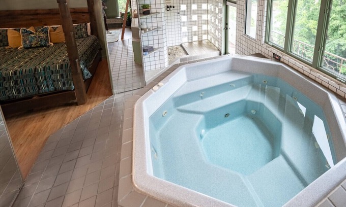 Bryan House | Downtown Bryan Treehouse: Hot Tub and Peaceful Escape