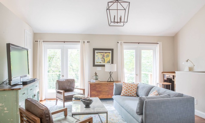 Fifeville Apartment | Downtown Carriage House | 1 BR Loft close to the historic downtown mall