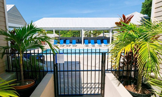Old Town Apartment | Downtown Casa Caribe by Brightwild Pool