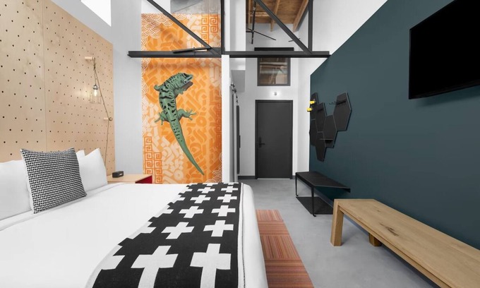 People's Freeway Hotel | Downtown Delight at evo, Gateway to Outdoor Adventure, Dog-Friendly!