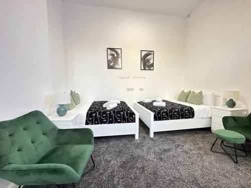 Dudley Apartment | Downtown Dudley Chic - Near Top Sights