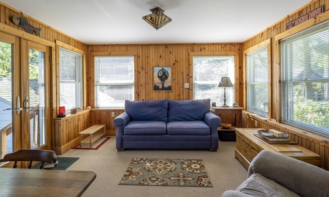 Eagles Mere Cottage | Downtown EM walking distance to Eagles Mere Inn, The Sweet Shop &The Laurel Path