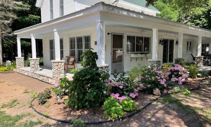 Harbor Springs House | Downtown Harbor House