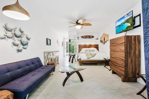 Historic Kailua Village Apartment | DOWNTOWN Hawaiian Theme Condo with Hot Tub, Pool & Beach - Kona Islander Inn