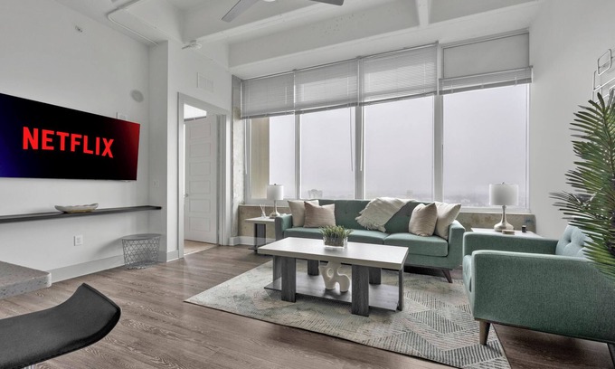 Peachtree Center Apartment | Downtown High-Rise w/City Views, Pool & Gym