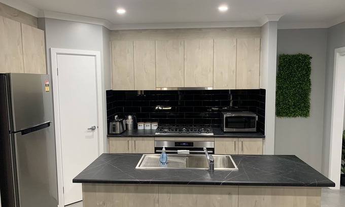 Shepparton House | Downtown House in the heart of Shepparton