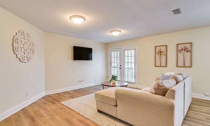 Clear Lake Shores Apartment | Downtown Kemah Rental ~ 3 Blocks to Boardwalk!