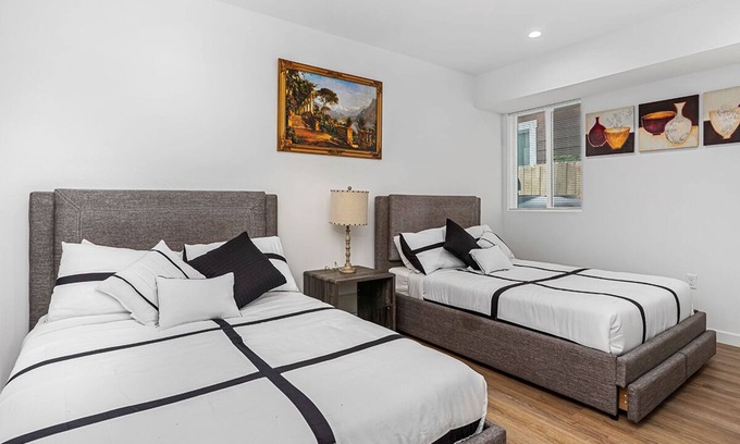 Westlake House | Downtown LA Stylish Suites