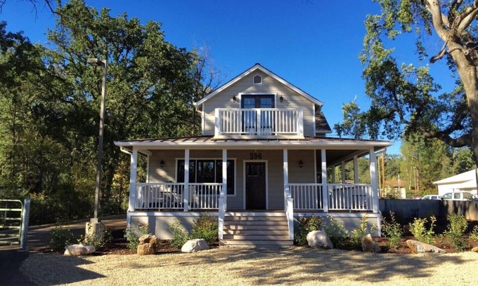 Murphys House | Downtown Location, Uptown Elegance! Re-Modeled “Murphys Original School House"