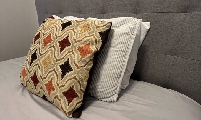 Nashville House | Downtown Luxury 2BR Suite, Secs to Broadway, Designated Parking, Centrally Loc