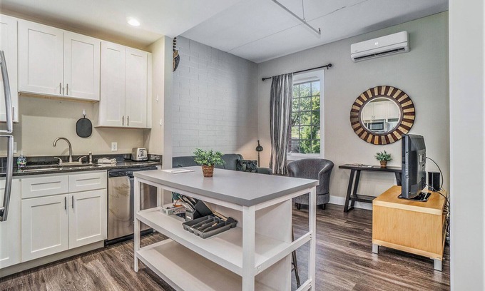 Manistee Condo | Downtown Manistee Efficiency Condo