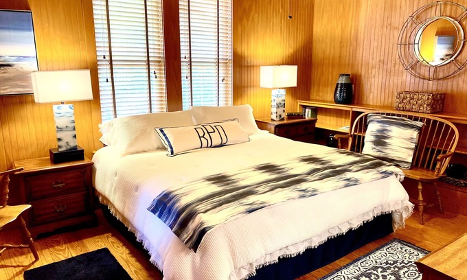 Manteo House | Downtown Manteo with Secret Garden