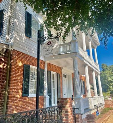 Natchez Villa | Downtown Natchez Elegant 1835 Antebellum House