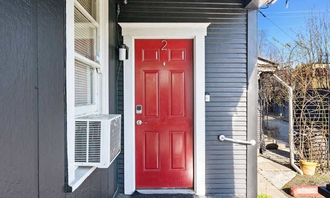 Downtown Vancouver Apartment | Downtown Walkable 1-bedroom Couples Retreat With Large Soaking Tub