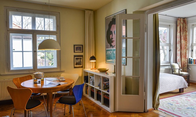 Weimar Apartment | Dr. Ritter- in the house Am Lottenbach: Quiet living with a view into the green