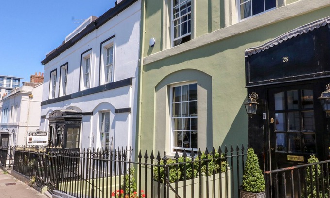 Plymouth Cottage | Drake's Retreat