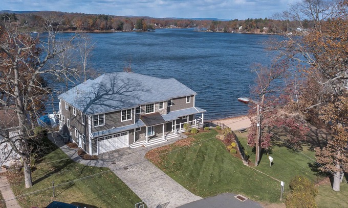 Melrose House | Dream Lakehouse on Congamond Lakes