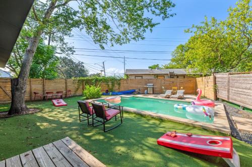 MLK House | Dream Stay with Pool for up to 20 Guests Mins to DT Austin