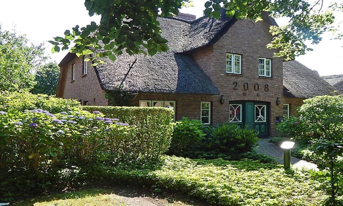 Nieblum House | Dream vacation in Nieblum on Föhr in exclusive, cozy cottage under thatch