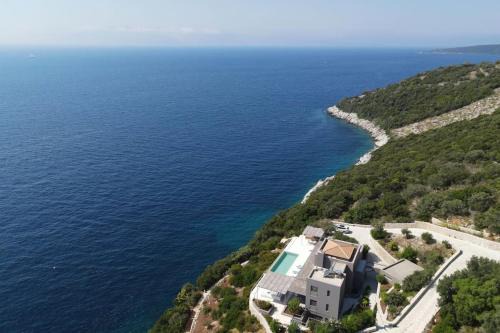 Evgiros Villa | Dreamscape Villa Oneiro - Your Gateway to Seaside