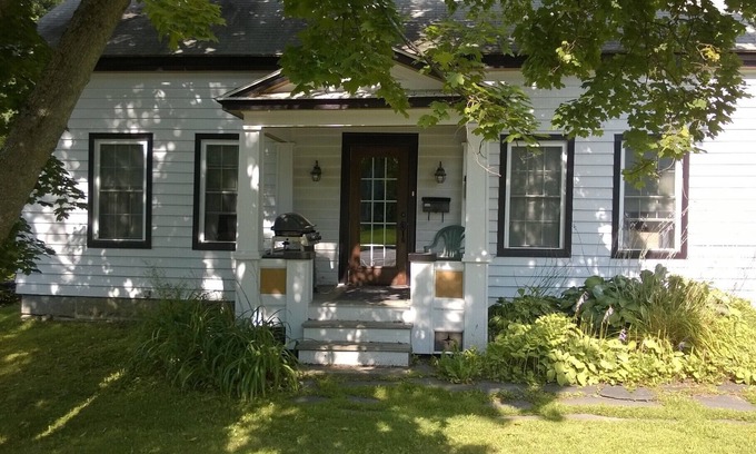 Montpelier Apartment | Dreamscapecottage/Montpelier The Place You Want To Be