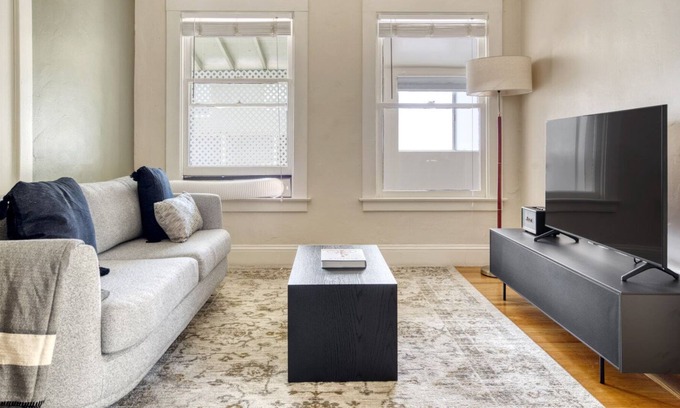 Burlingame Apartment | Dreamy Burlingame 1BR House w/ A/C & W/D, nr Caltrain, by Blueground