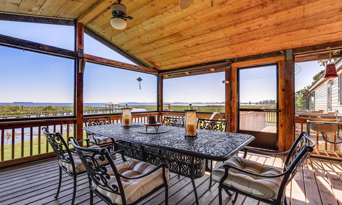 Highland House | Dreamy Home on Lake Istokpoga w/Dock + Views!