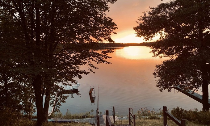 Cumberland House | Dreamy Lake House on Beaver Dam