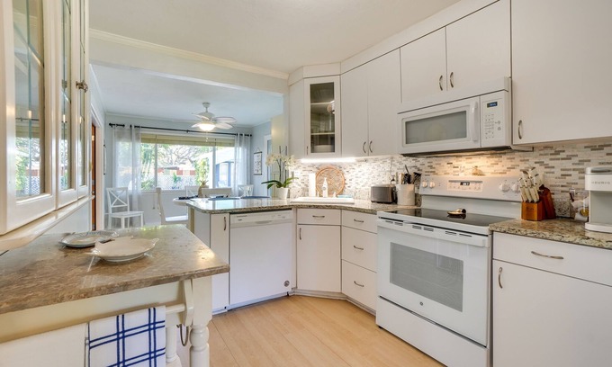 Palm Harbor Cottage | Dreamy Palm Harbor Cottage, Steps to Crystal Beach