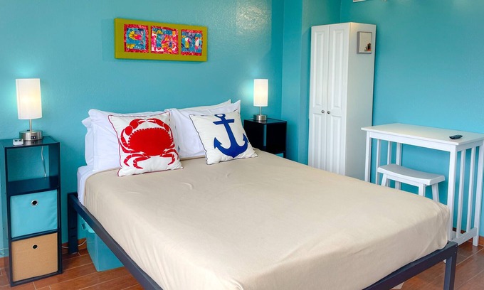 McCully - Moiliili Condo | Dreamy Waikiki Monarch Studio | Pool + Gym