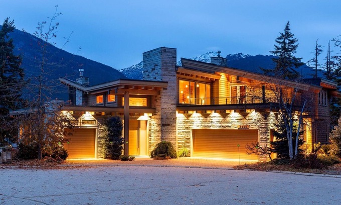 Whistler Ski Chalet | Dreamy Whistler Chalet with Hot Tub and Gorgeous Mountain Views