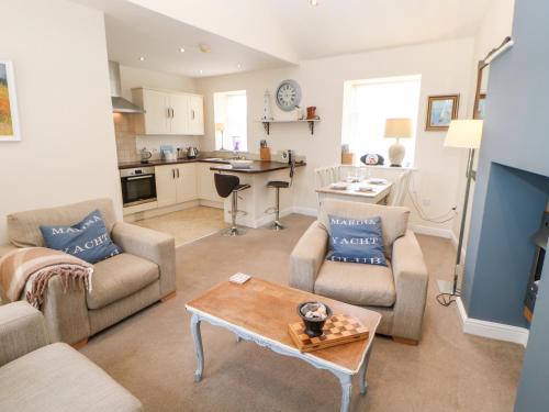 Amble Apartment | Driftwood Apartment