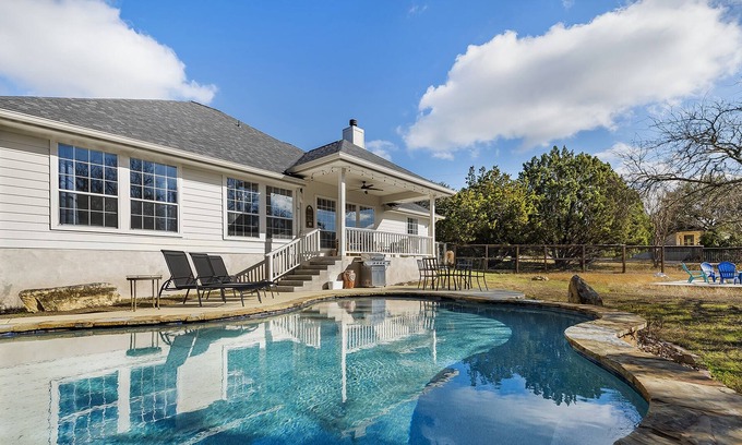 Hays County House | Driftwood Destination - pool, fire pit, yard, quiet and serene